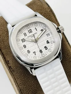 Alternative view of PATEK PHILIPPE Aquanaut Automatic (White Dial) 40mm A600202606040169519