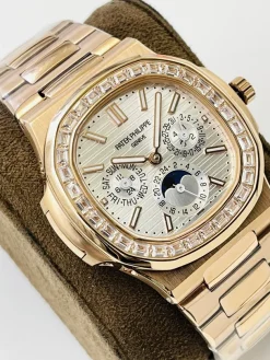 Alternative view of PATEK PHILIPPE Nautilus Automatic 57401G-001 (Silver Dial) 40mm A900202606040317609