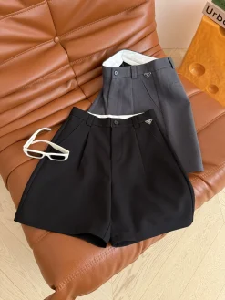 PRADA Trousers & Shorts Wool (Black) B15202606011341109