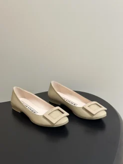ROGER VIVIER Flats & Loafers Patent Leather (Beige) EU35-39 B90202606033020129
