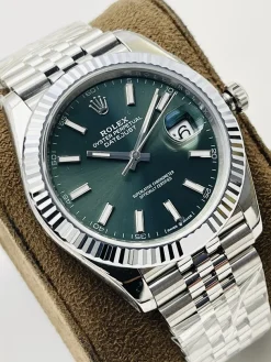 Alternative view of ROLEX Datejust Automatic 3235 (Green Dial) 41mm VS B250202606040111709