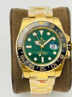 Alternative view of ROLEX GMT Master Automatic 126710 (Green Dial) 40mm B650202606040418819