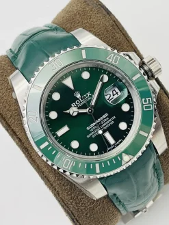 Alternative view of ROLEX Submariner Automatic 116610 (Green Dial) 40mm B150202606040114679