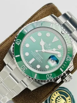 Alternative view of ROLEX Submariner Automatic 116610 (Green Dial) 40mm B350202606040380739