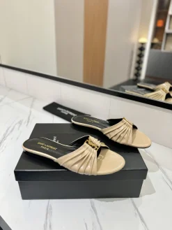 Alternative view of SAINT LAURENT Slides & Slippers Leather (Beige-Black) EU35-42 B40202606033091109