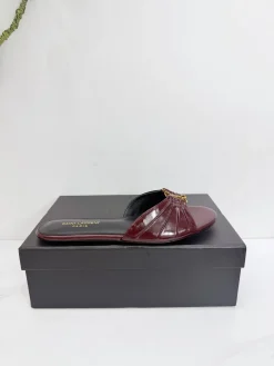 SAINT LAURENT Slides & Slippers Patent Leather (Burgundy-Black) EU35-42 B20202606033113109
