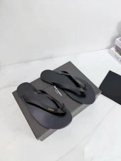 SAINT LAURENT Slides & Slippers Rubber (Black-Gold) EU35-42 B40202606033082109