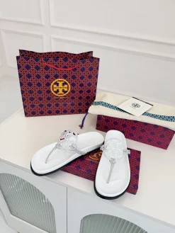TORY BURCH Slides & Slippers Leather-Rhinestone (White-Silver-Black) EU35-41 A6020260603314789