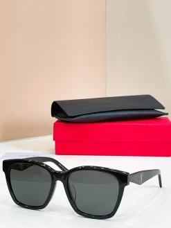 Alternative view of UNCATEGORIZED Glasses & Sunglasses A7120260602049779