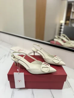 Alternative view of VALENTINO Pumps & Heels Leather (White) EU35-39 B50202606033444119