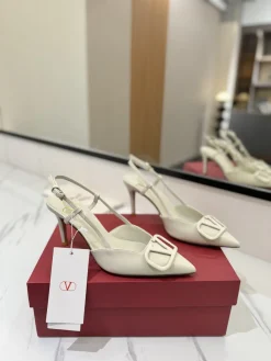 Alternative view of VALENTINO Pumps & Heels Leather (White) EU35-39 B50202606033445119