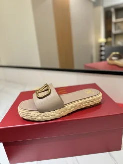 VALENTINO Slides & Slippers Leather-Raffia (Beige-Gold) EU35-39 B40202606033527109