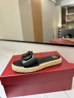 VALENTINO Slides & Slippers Leather-Raffia (Black-Beige) EU35-39 B40202606033535109