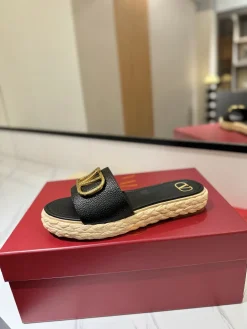 VALENTINO Slides & Slippers Leather-Raffia (Black-Beige-Gold) EU35-39 B40202606033530109