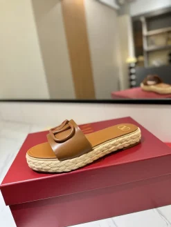 VALENTINO Slides & Slippers Leather-Raffia (Brown-Beige) EU35-39 B40202606033532109