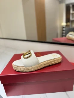 VALENTINO Slides & Slippers Leather-Raffia (White-Gold-Beige) EU35-39 B40202606033526109