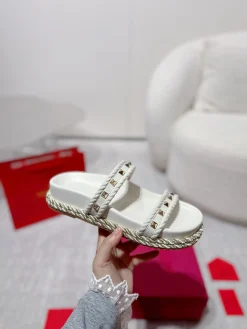 VALENTINO Slides & Slippers Leather (White-Gold) EU35-40 B20202606033525109