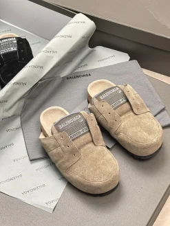 BALENCIAGA Slides & Slippers Suede (Beige-Black) EU35-45 B60202607051204