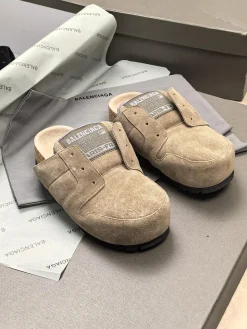Alternative view of BALENCIAGA Slides & Slippers Suede (Beige-Black) EU35-45 B60202607051204