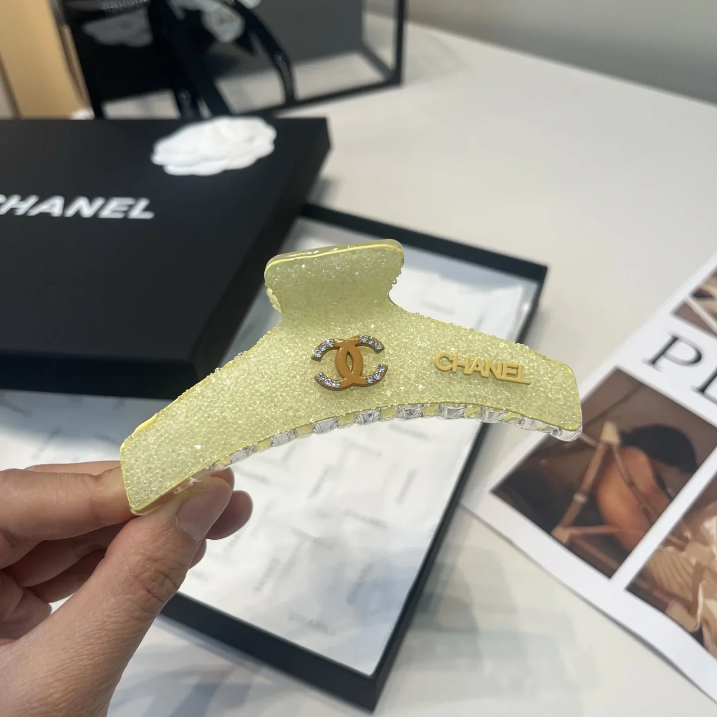 CHANEL Hair Accessories E0202607020242 - Image 4