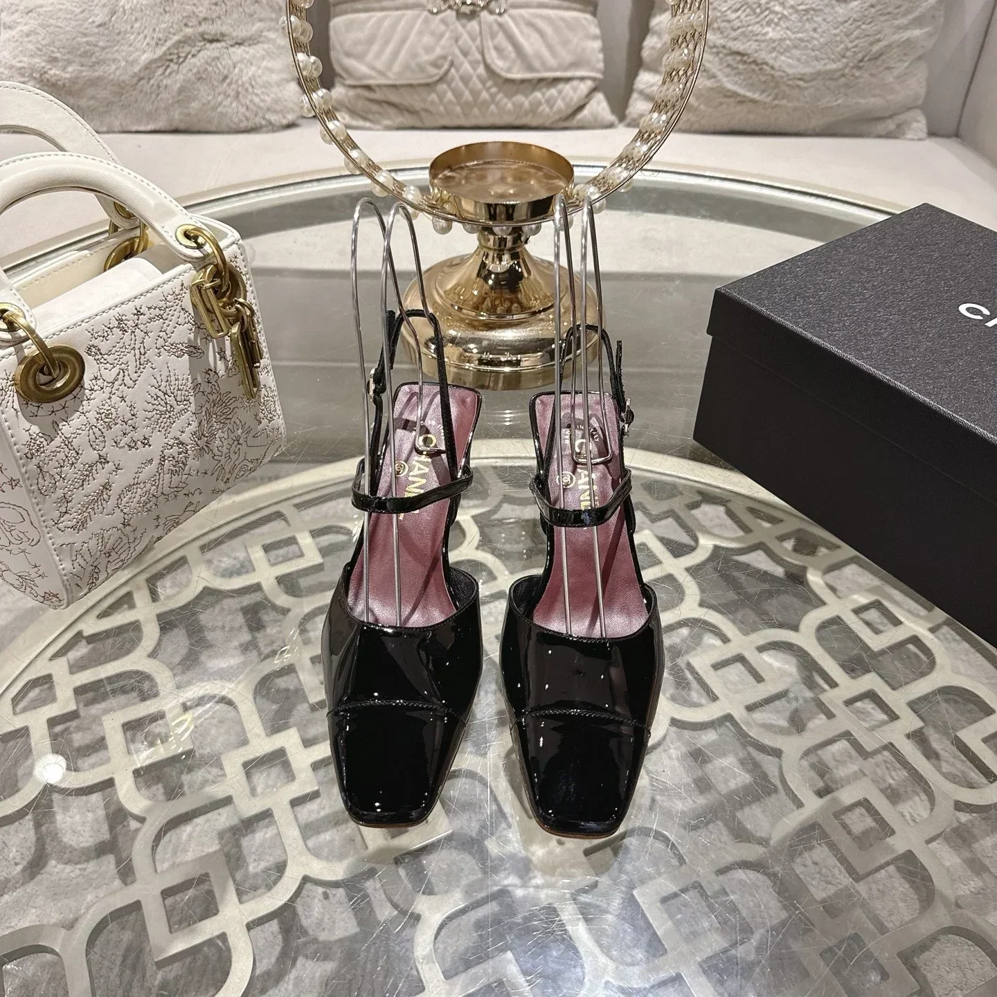 CHANEL Sandals & Mules Patent Leather (Black) EU35-40 B60202607050146