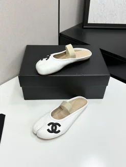 Alternative view of CHANEL Slides & Slippers Lambskin (White-Black-Beige) EU35-39 B80202607051359