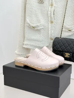 CHANEL Slides & Slippers Leather-Wood (Pink-Gold) EU35-39 C20202607051575