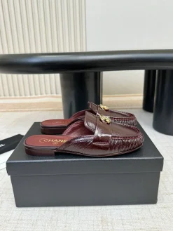 Alternative view of CHANEL Slides & Slippers Patent Leather (Burgundy) EU35-41 B60202607051307