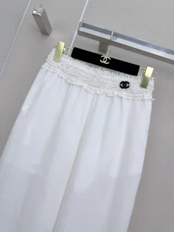 Alternative view of CHANEL Trousers & Shorts Linen (White) S-M-L A90202607050230