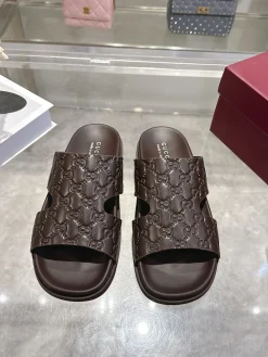 Alternative view of GUCCI Slides & Slippers Calfskin Leather (Brown) EU39-46 B20202607050909