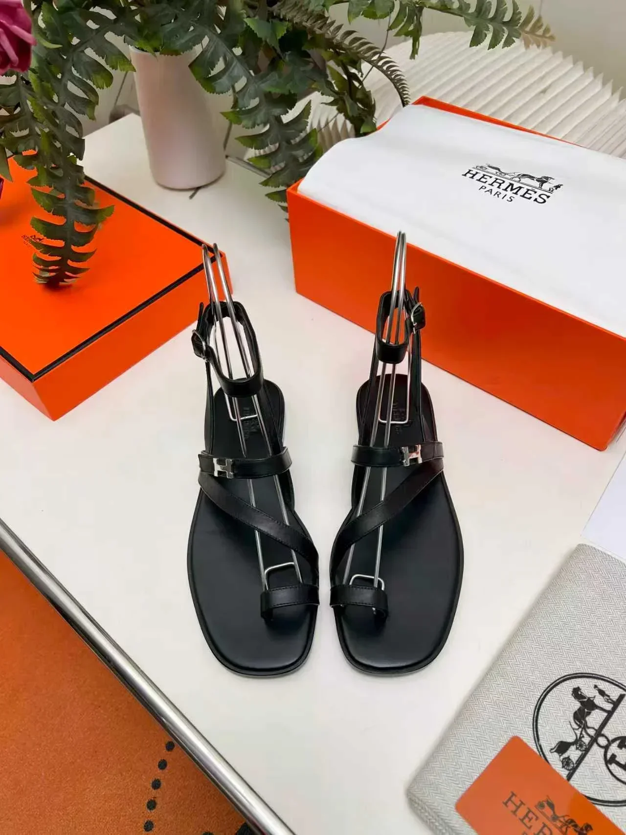HERMES Sandals & Mules Calfskin Leather (Black) EU34-42 B90202607050318