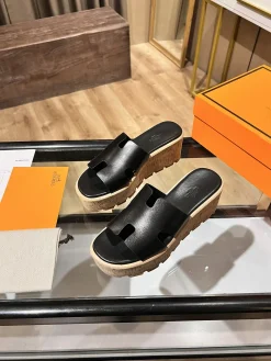 HERMES Slides & Slippers Calfskin Leather (Black) EU34-43 B70202607050316