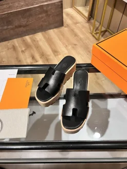 Alternative view of HERMES Slides & Slippers Calfskin Leather (Black) EU34-43 B70202607050316