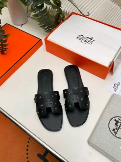 HERMES Slides & Slippers Calfskin Leather (Black) EU34-43 B70202607051322