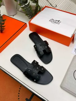 Alternative view of HERMES Slides & Slippers Calfskin Leather (Black) EU34-43 B70202607051322