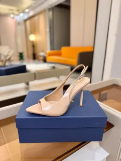LE SILLA Sandals & Mules Patent Leather (Beige) EU35-41 B90202607050361