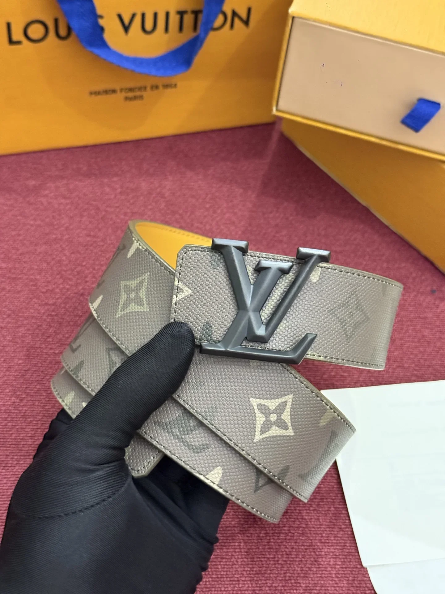 LV Belts Leather A60202607050524 - Image 2