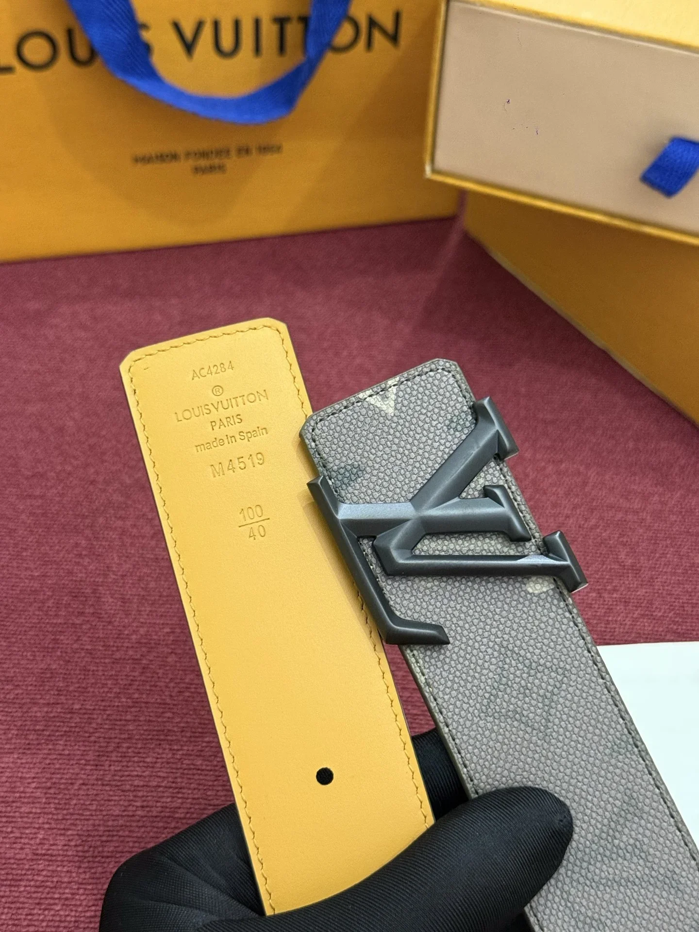 LV Belts Leather A60202607050524 - Image 4