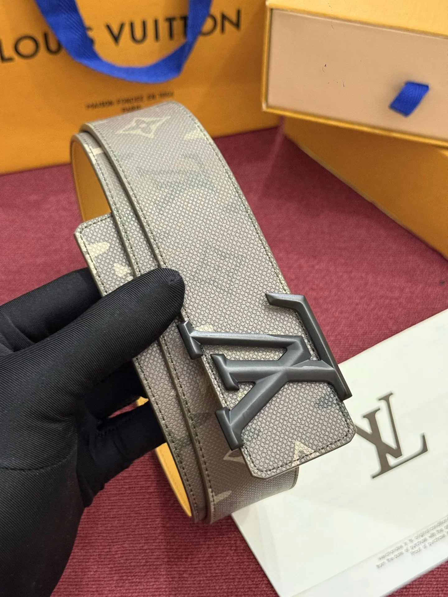 LV Belts Leather A60202607050524 - Image 6