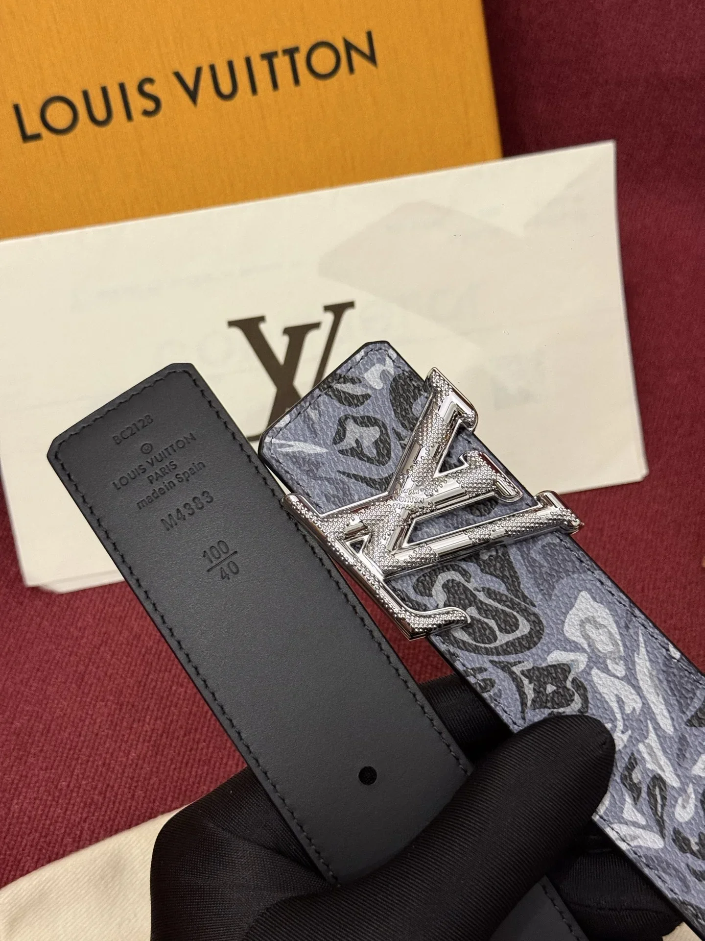 LV Belts Leather A60202607050531 - Image 2