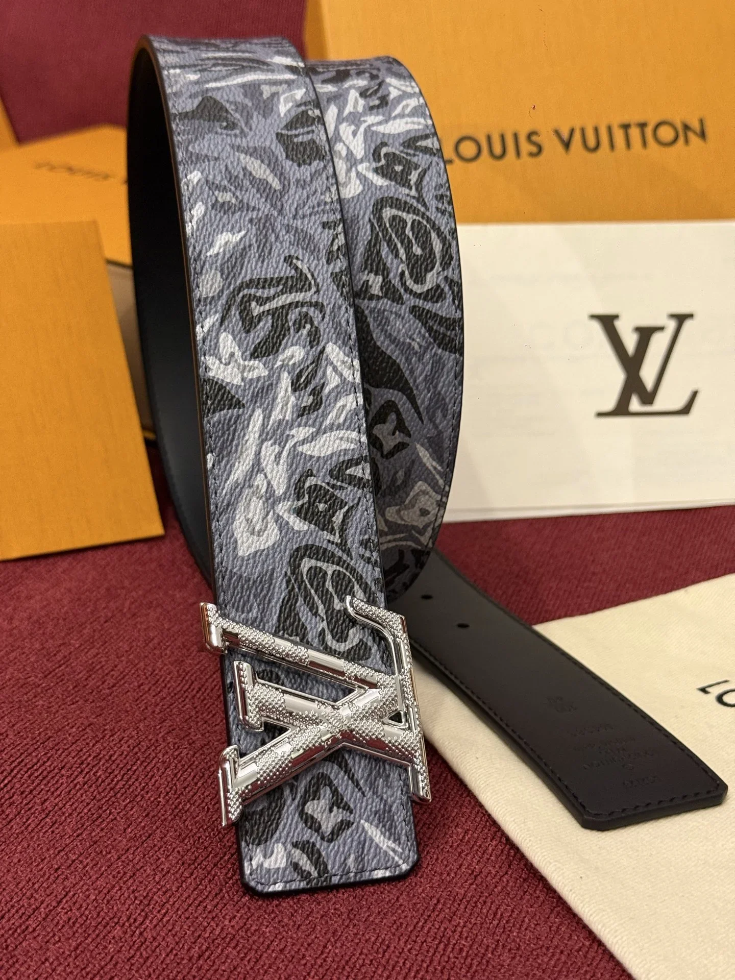 LV Belts Leather A60202607050531 - Image 3