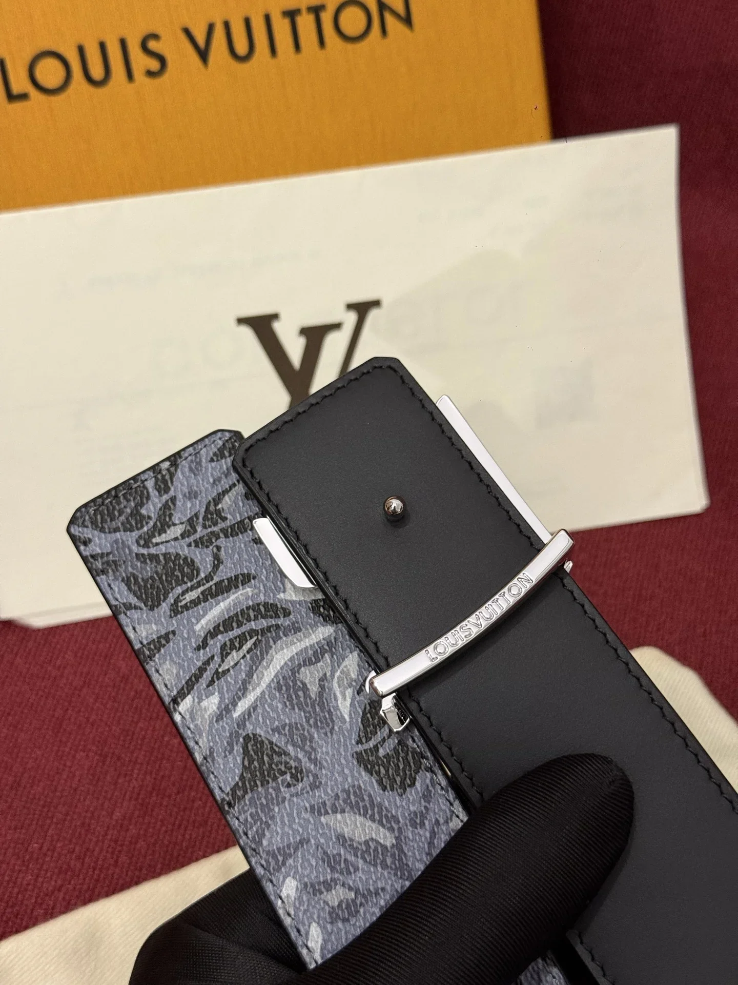 LV Belts Leather A60202607050531 - Image 4