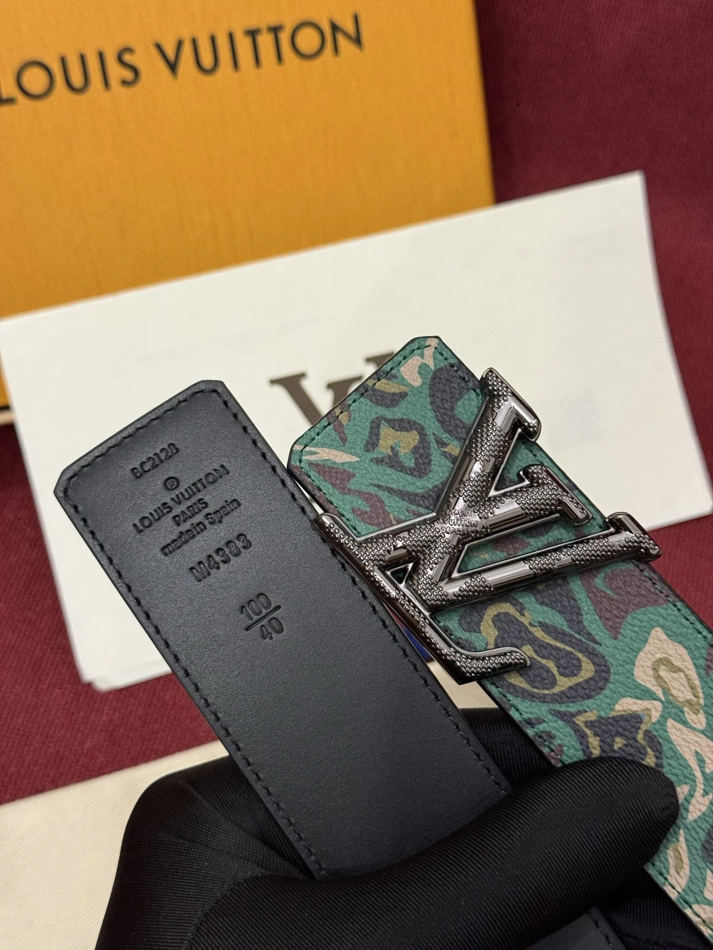 LV Belts Leather A60202607050532 - Image 2