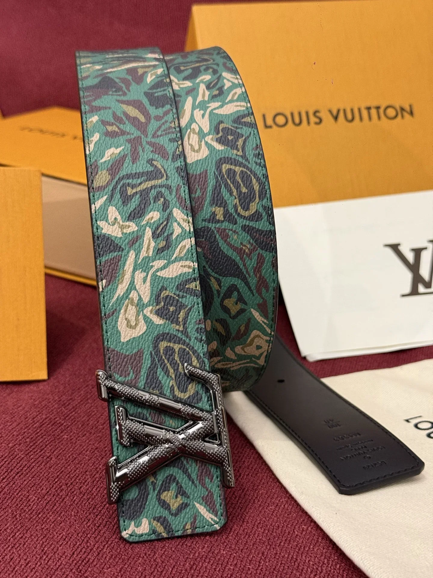 LV Belts Leather A60202607050532 - Image 3