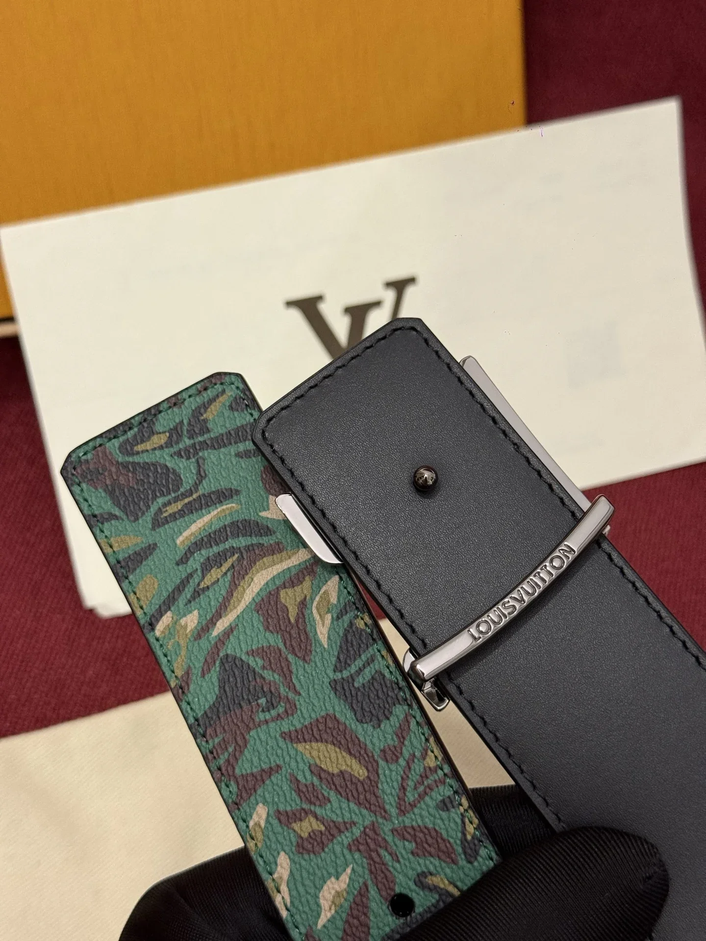 LV Belts Leather A60202607050532 - Image 4