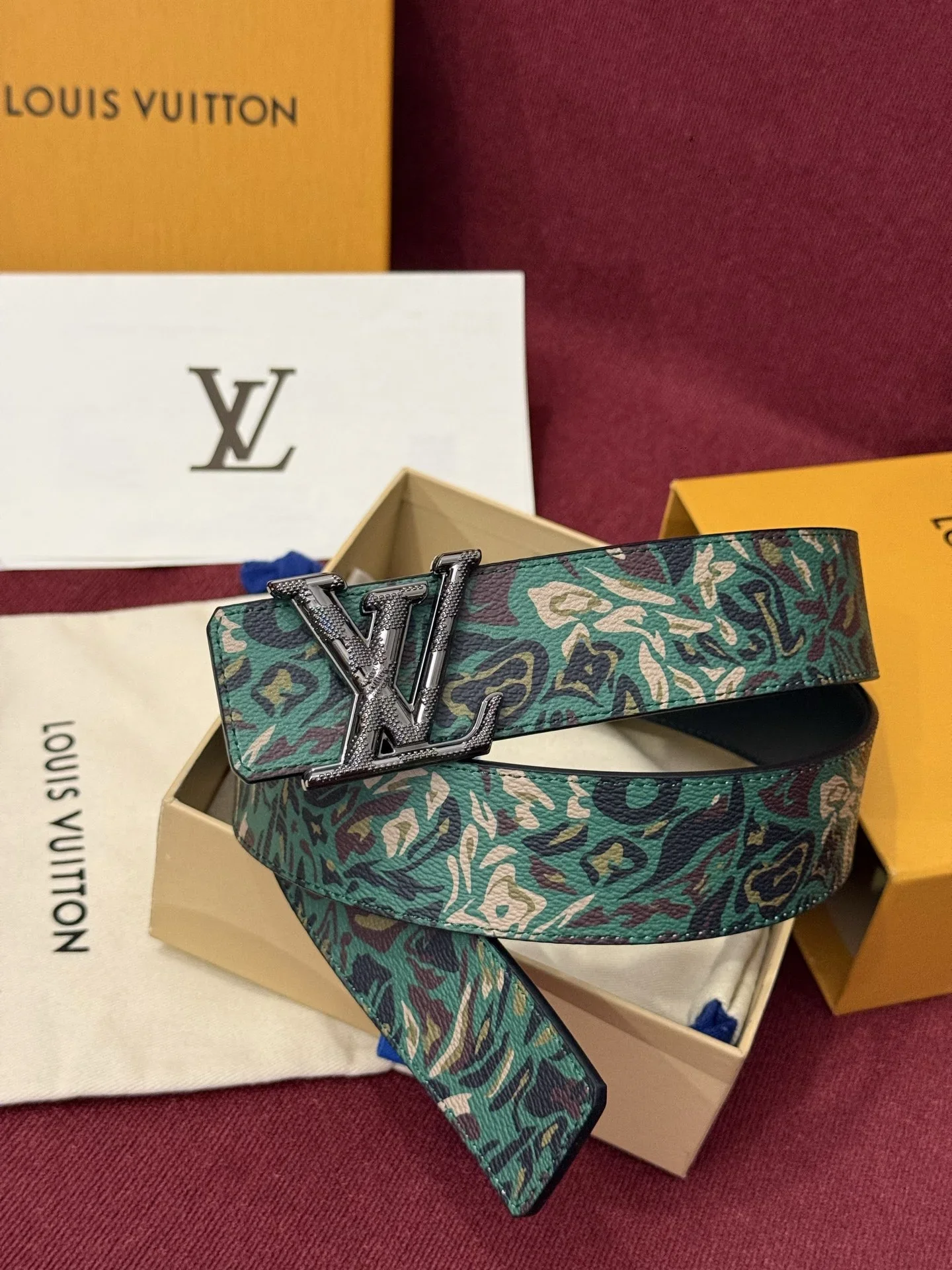 LV Belts Leather A60202607050532 - Image 6