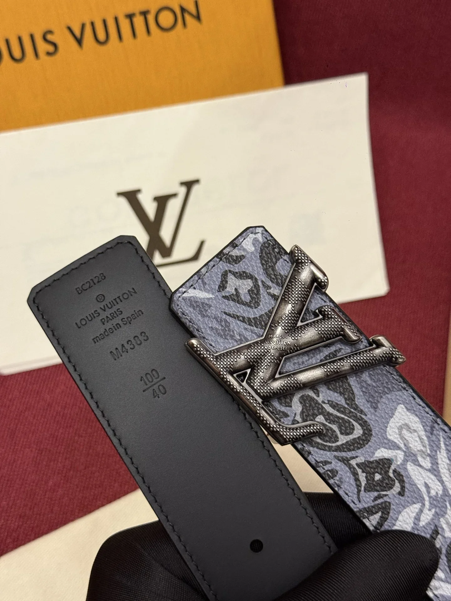 LV Belts Leather A60202607050537 - Image 2