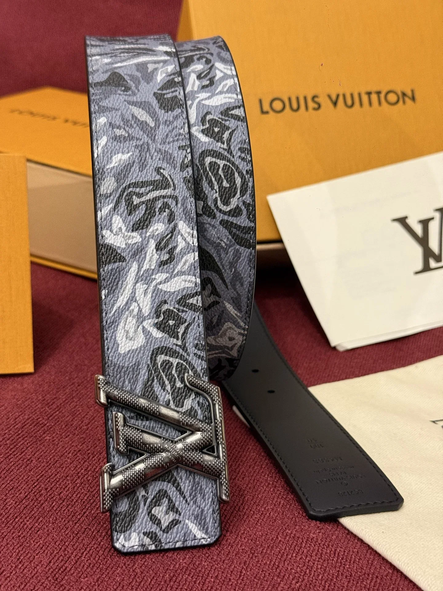 LV Belts Leather A60202607050537 - Image 3