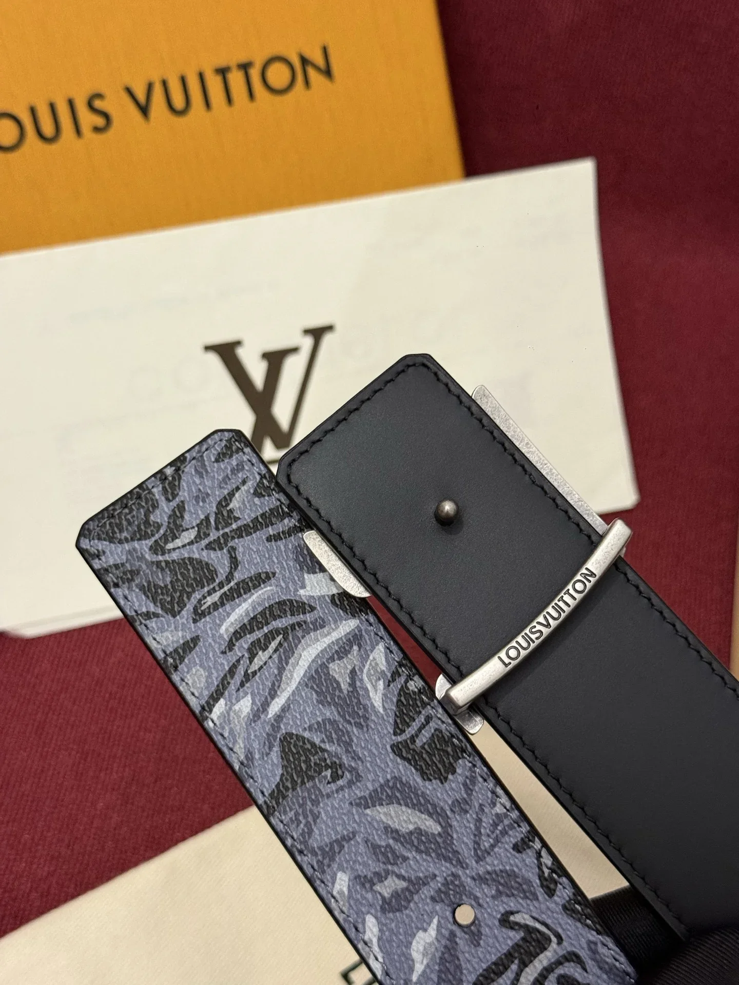 LV Belts Leather A60202607050537 - Image 4