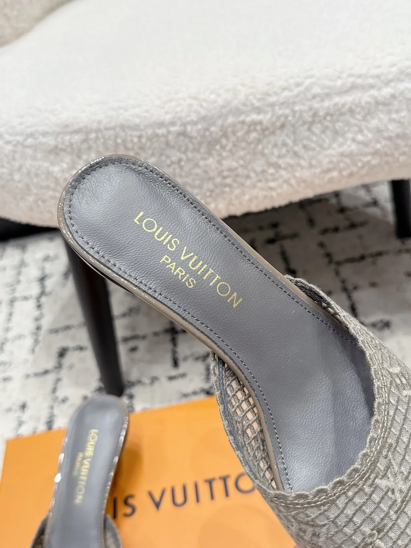 LV Sandals & Mules Lace-Patent Leather (Gray) B90202607050477 - Image 6